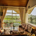 Moon Plains Luxury *