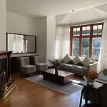 5-Bedroom Netherleigh Heritage Bungalow By Lake Gregory