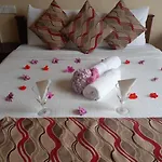 Lake View Hotel & Bungalow