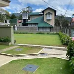 Grand Cottage
