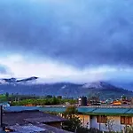 Mount Elegance