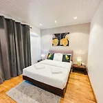 The Edge Luxury Apartment *