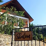 Shalom Homestay *