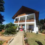 Shalom Homestay *