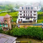 Highland Breeze Hotel