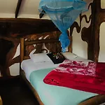 The Paulwood Home Cabin
