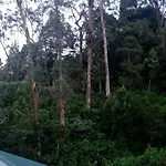 Thalagala Oya & Restaurant Hotel *
