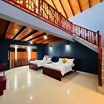 Moon Light Hotel 3*