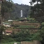 20/20 Wood Homestay Nuwara Eliya