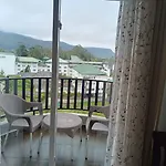 Luxury Apartment *