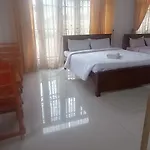 Oviya Guest 3*
