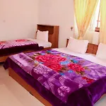 Oviya Guest 3*
