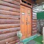 20/20 Wood Homestay *