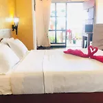 Red Wood Inn