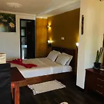 Red Wood Inn