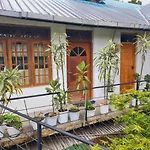 Sasru Homestay *