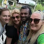 Hikers Inn 2*