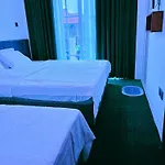 Golden Mist Nuwaraeliya Hotel *