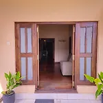 The Loris Manor