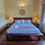 Hotel The Loris Manor