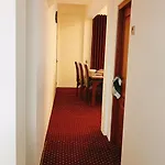Golden Mist Nuwaraeliya Hotel *