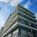 Cozy Lake View 2 Bedroom Apartment With Kitchen
