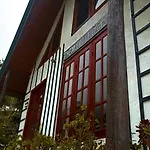 The Mount Lodge