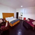 Shiny Cot Triple Room With Lake View