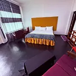 Shiny Cot Triple Room With Lake View