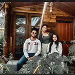 20/20 Wood Homestay *