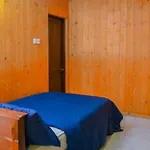 Jaithra Hotel *