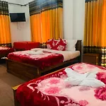 White Vintage Bungalow Nuwara Eliya