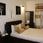 La Cottage Boutique Hotel & Restaurant Hotel