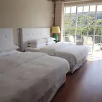 Luxe Wilderness - Private Villas, Free Breakfast, 2Km From City Centre