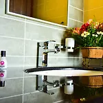 Emirates Luxury Apartment *