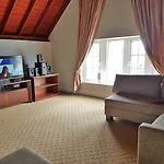 Cheltenham Cottage - Little England Cottages