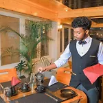 Queens Hotel 5*