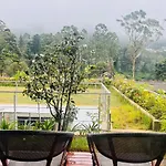 Azenya Aparthotel 3*