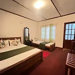 The Green Savanna Holiday Bungalow Nuwara Eliya