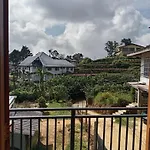 Creek View And Car * Nuwara Eliya