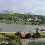 Hotel Creek View And Car *