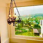 The Budget White House Hotel