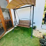 The Budget White House Hotel