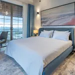 Opulent Hotel *