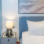 Opulent Hotel *