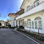 Maples Holiday Resort