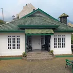 Hillcroft Homestay *