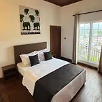 Star Gate Bed & Breakfast 3*