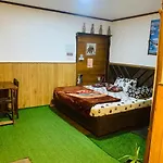 20/20 Wood Homestay