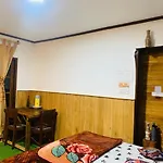 20/20 Wood Homestay *